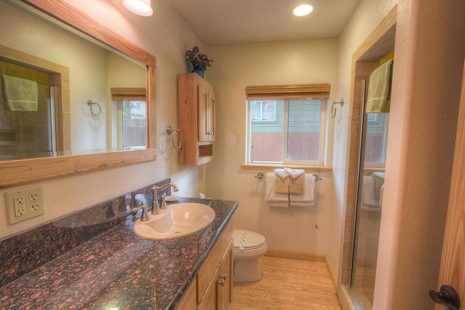Meadow Lake Lodge by Lake Tahoe Accommodations Main image 1